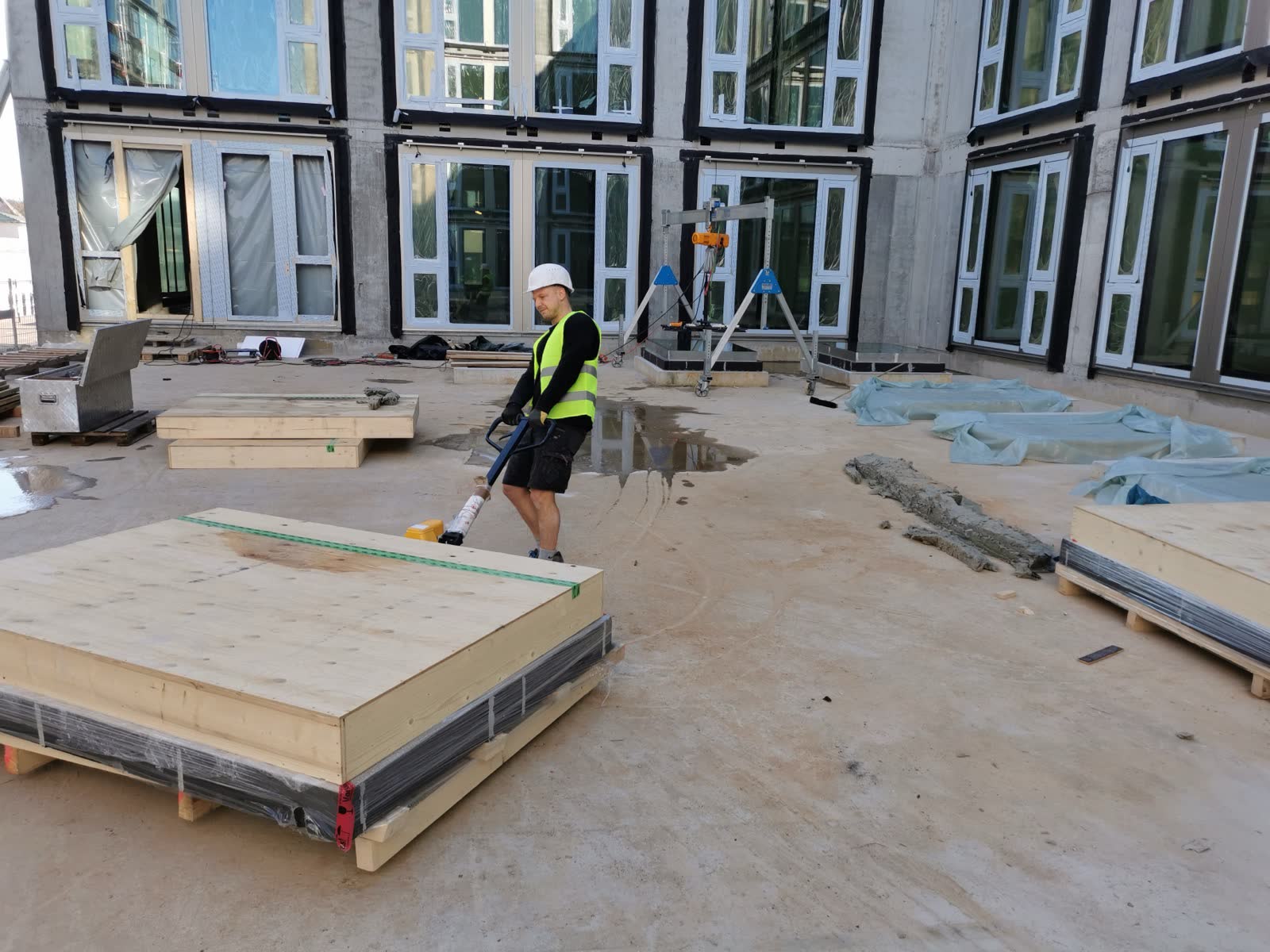 S.W.A.T. Monteur auf der Baustelle